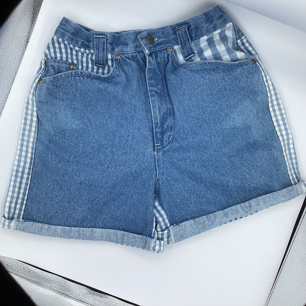 $35 Vintage GoodFellows Juniors Denim Shorts. Size: 7/8.